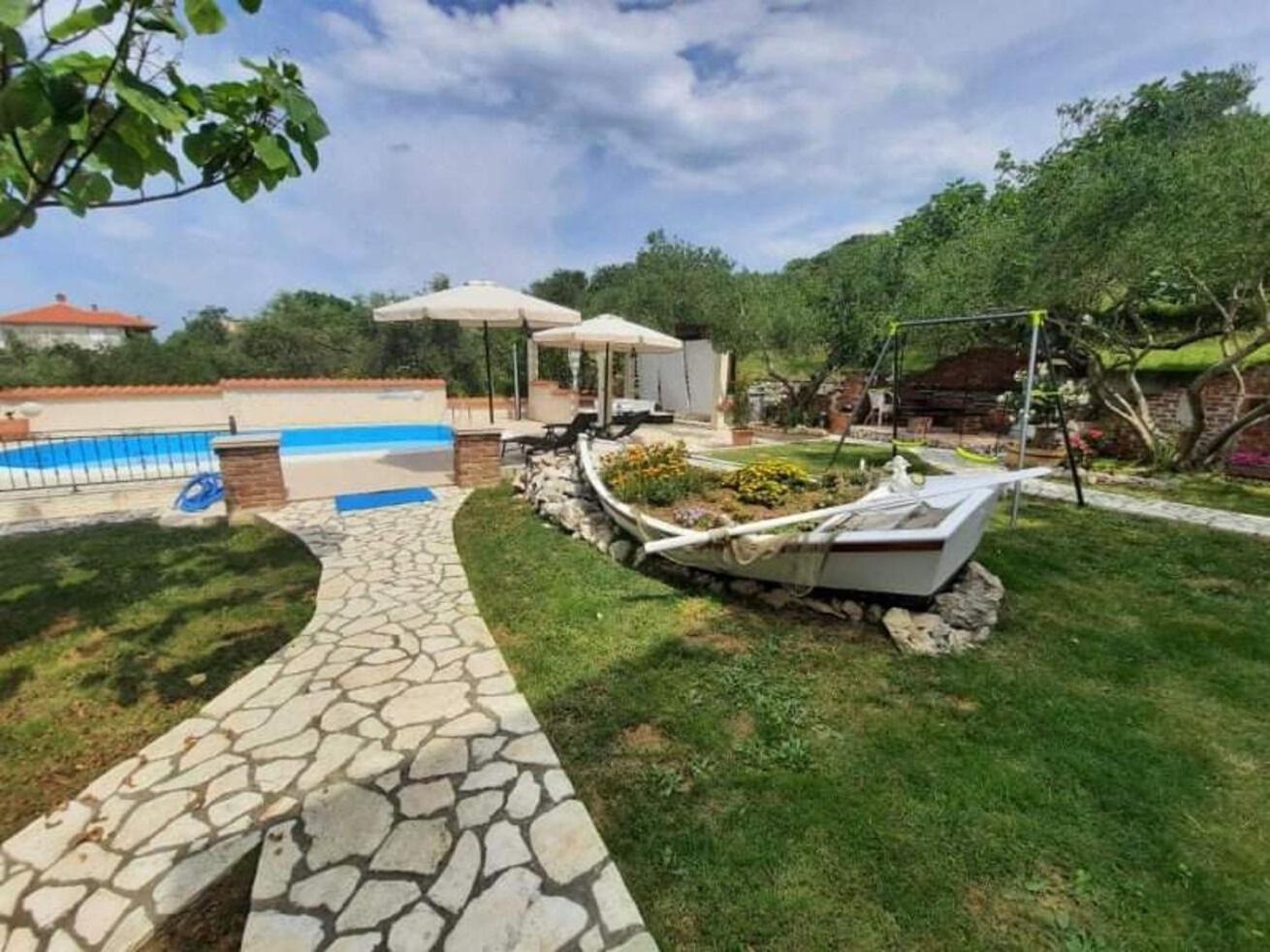 Apartments Robi- Swimming Pool And Beautiful Garden Кампор Экстерьер фото